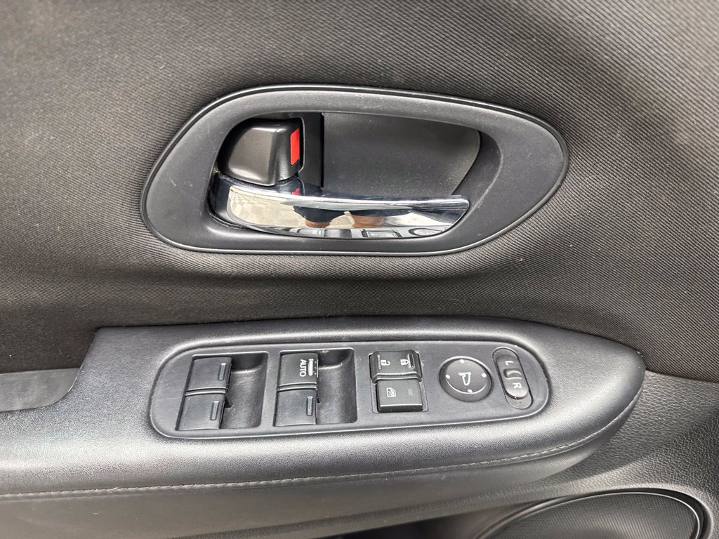 Used 2016 Honda HR-V LX image 29