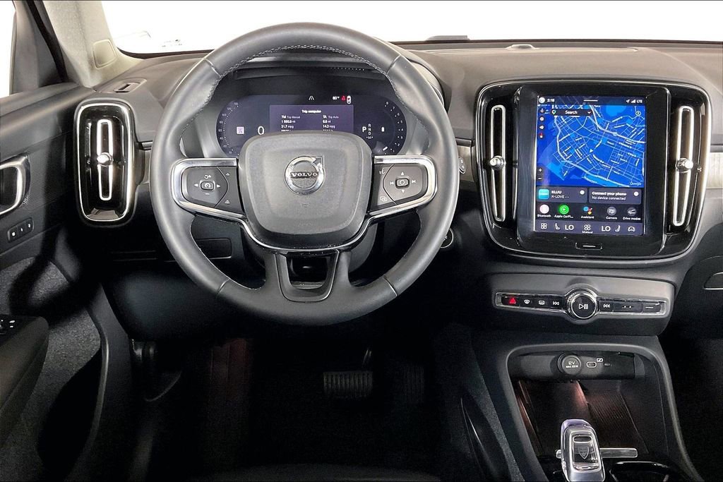 Used 2023 Volvo XC40 B5 Plus AWD/4WD image 4
