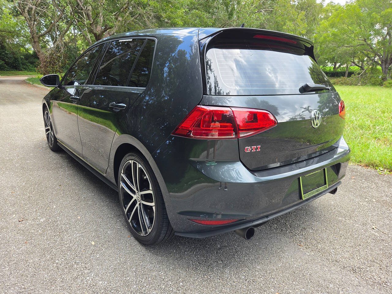 Used 2017 Volkswagen GTI SE FWD image 6