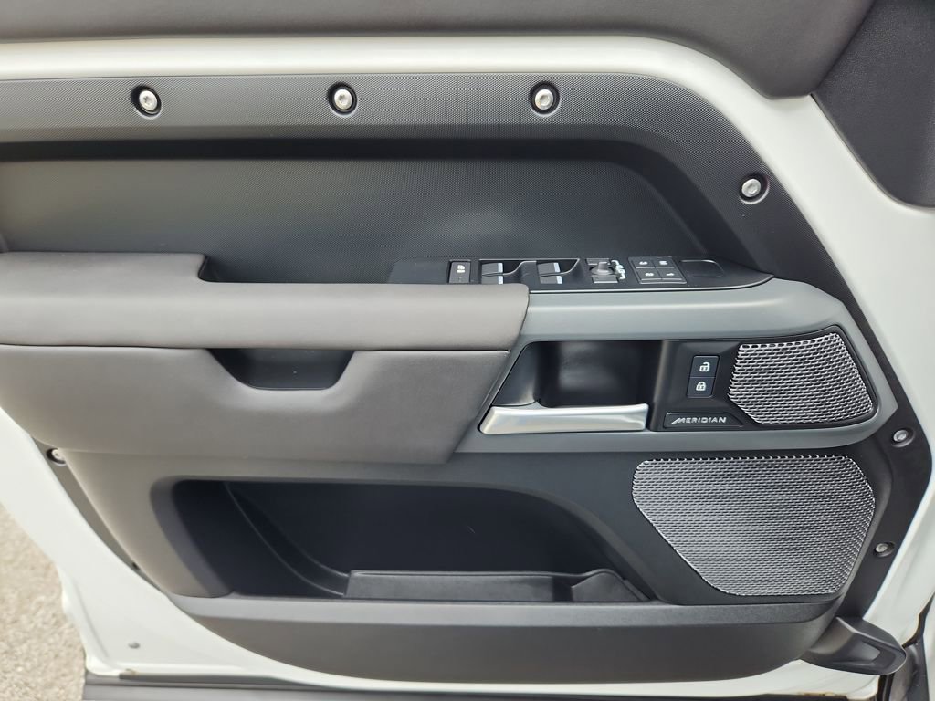 Used 2024 Land Rover Defender 110 X-Dynamic SE image 23