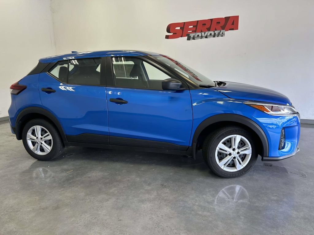 Used 2025 Nissan Kicks Play S FWD image 2