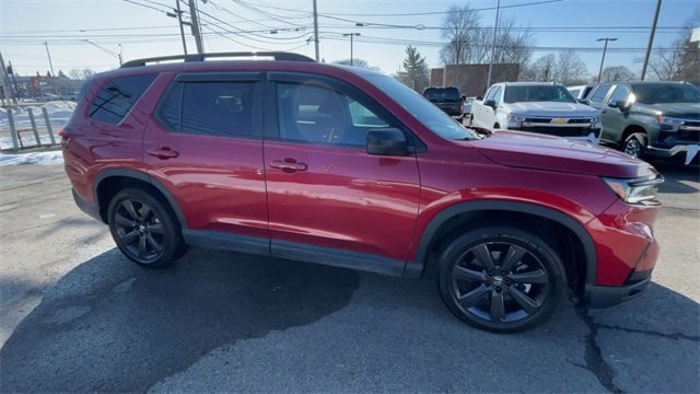 Used 2025 Honda Pilot Sport image 3
