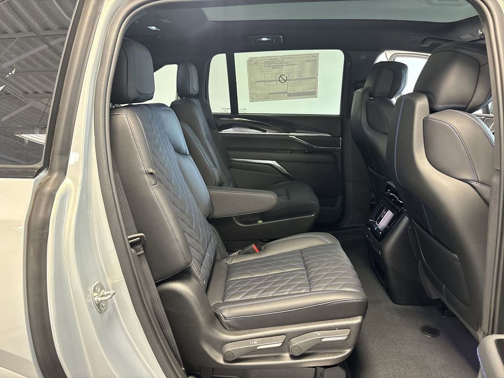New 2025 Cadillac Escalade IQ Luxury 1 w/ LPO, Radiant Package image 38