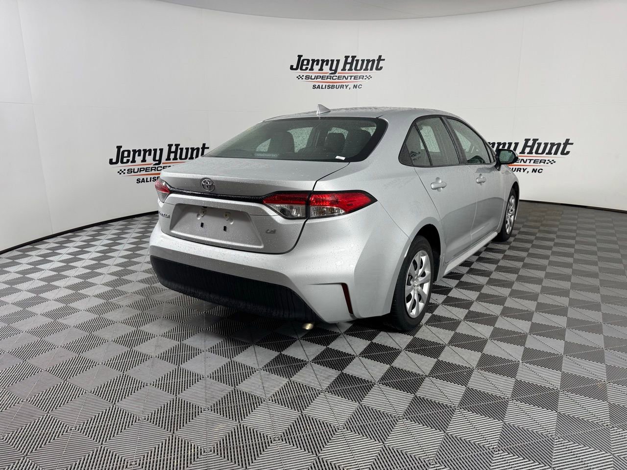 Used 2024 Toyota Corolla LE image 8