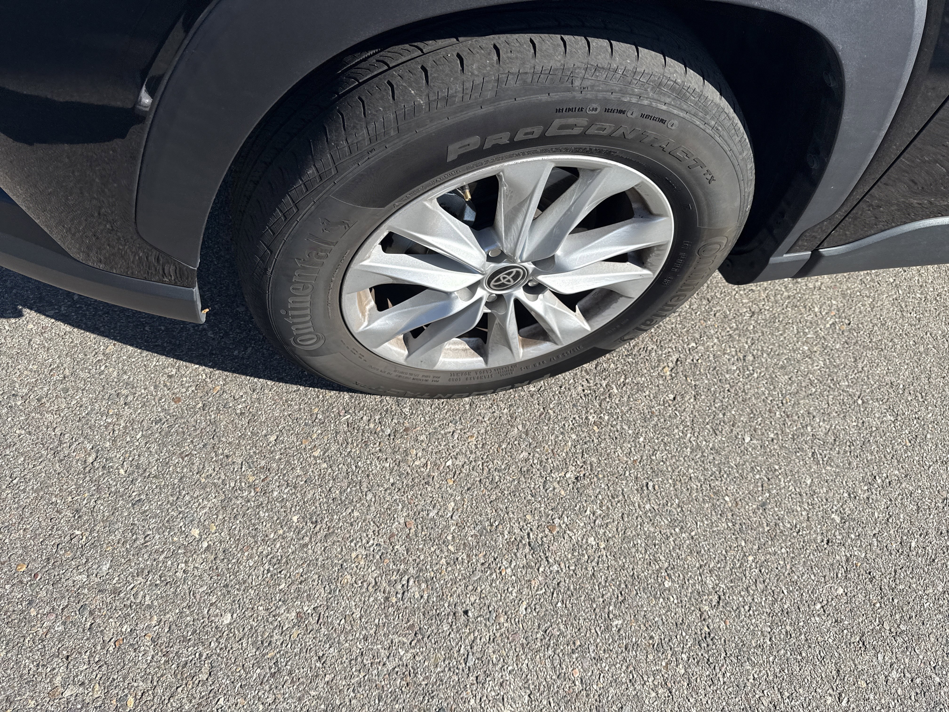 Used 2023 Toyota Corolla Cross LE image 9