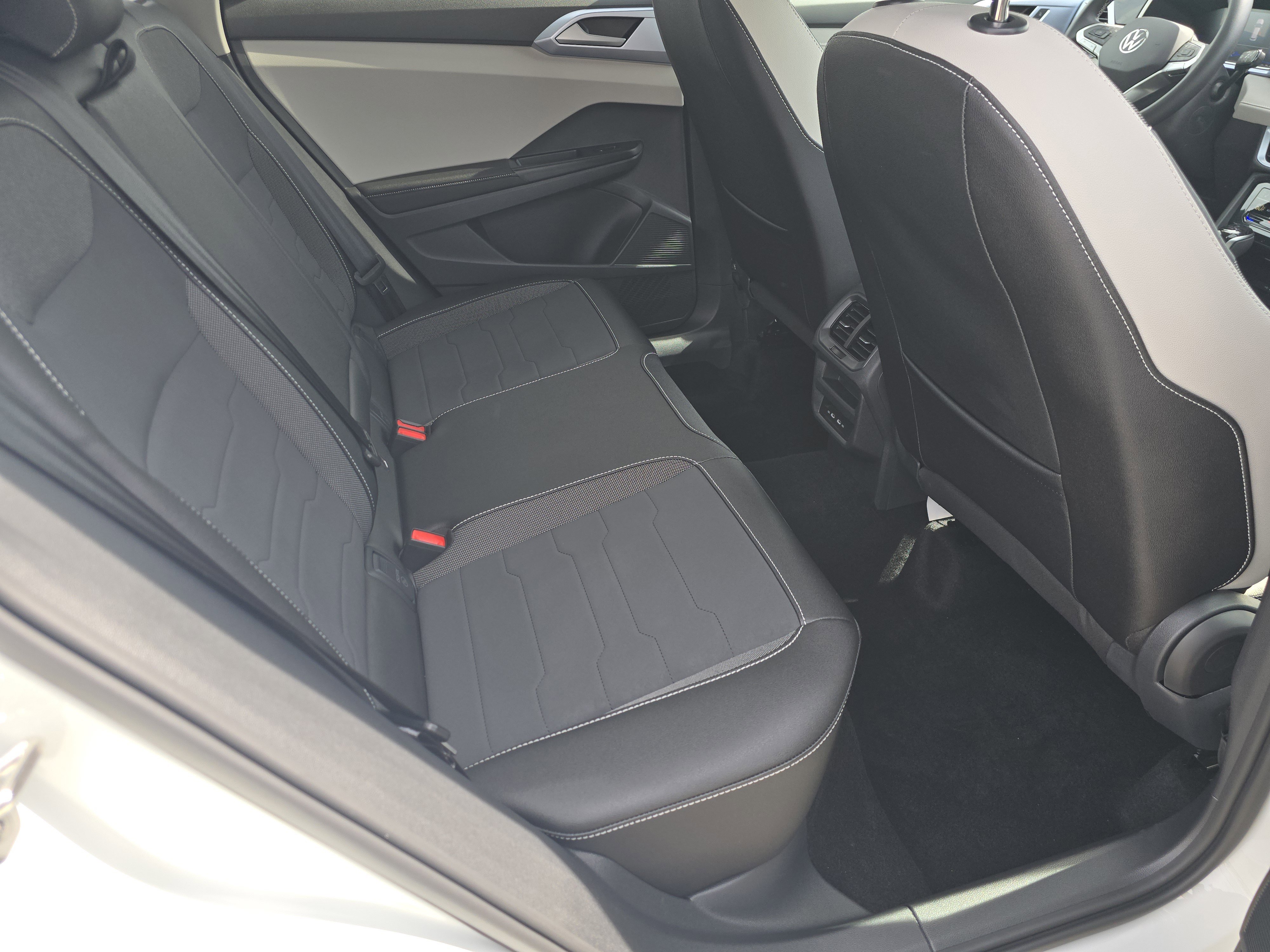 New 2026 Volkswagen Taos SE image 15