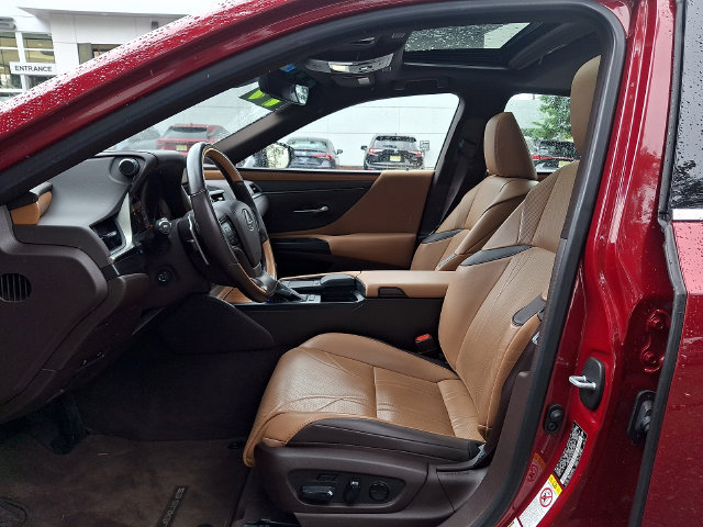 Used 2019 Lexus ES 300h w/ Accessory Package 2 FWD image 13