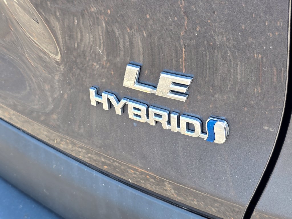 Used 2022 Toyota RAV4 LE AWD/4WD image 11
