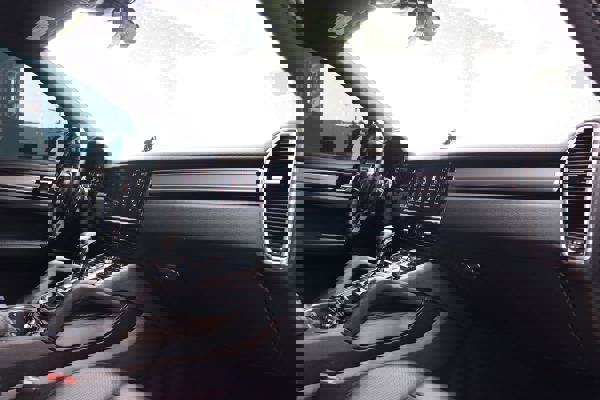 Used 2022 Porsche Cayenne Platinum Edition image 12