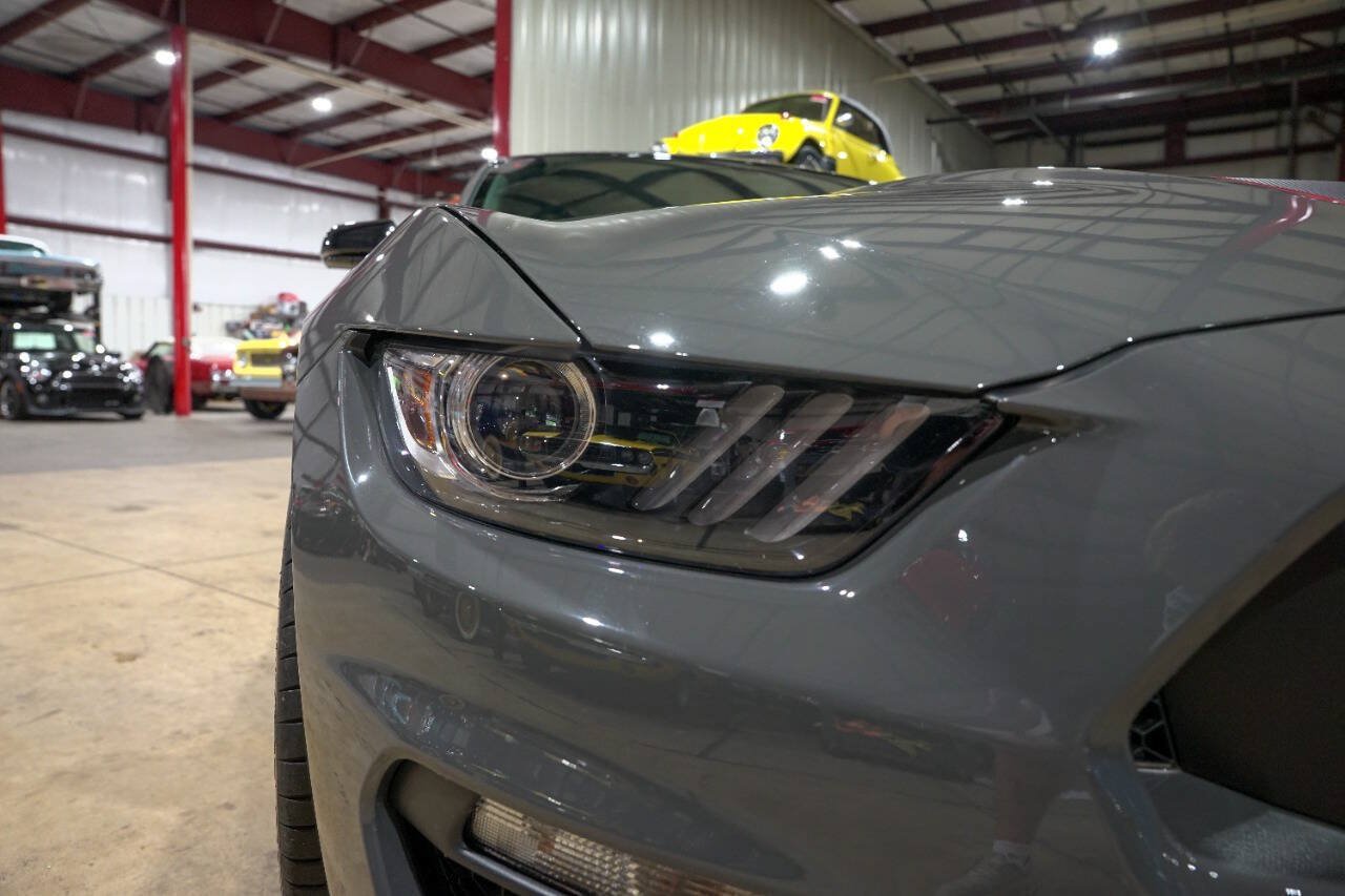 Used 2018 Ford Mustang Shelby GT350R w/ GT350R Equipment Group 920A RWD image 30