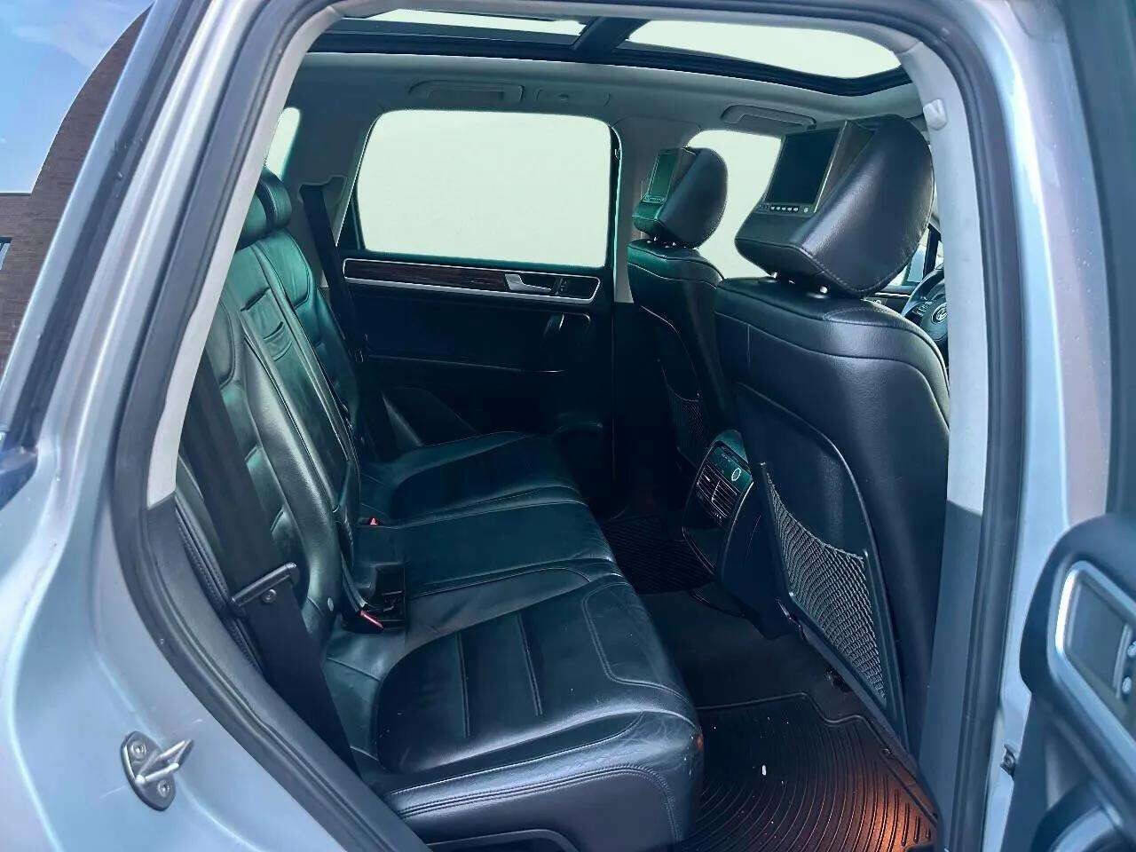 Used 2012 Volkswagen Touareg VR6 image 13