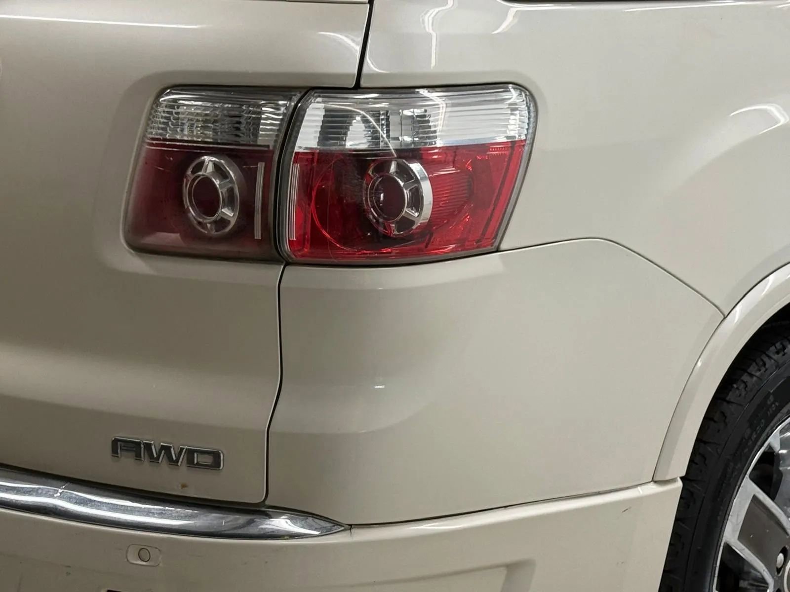 Used 2011 GMC Acadia Denali image 10