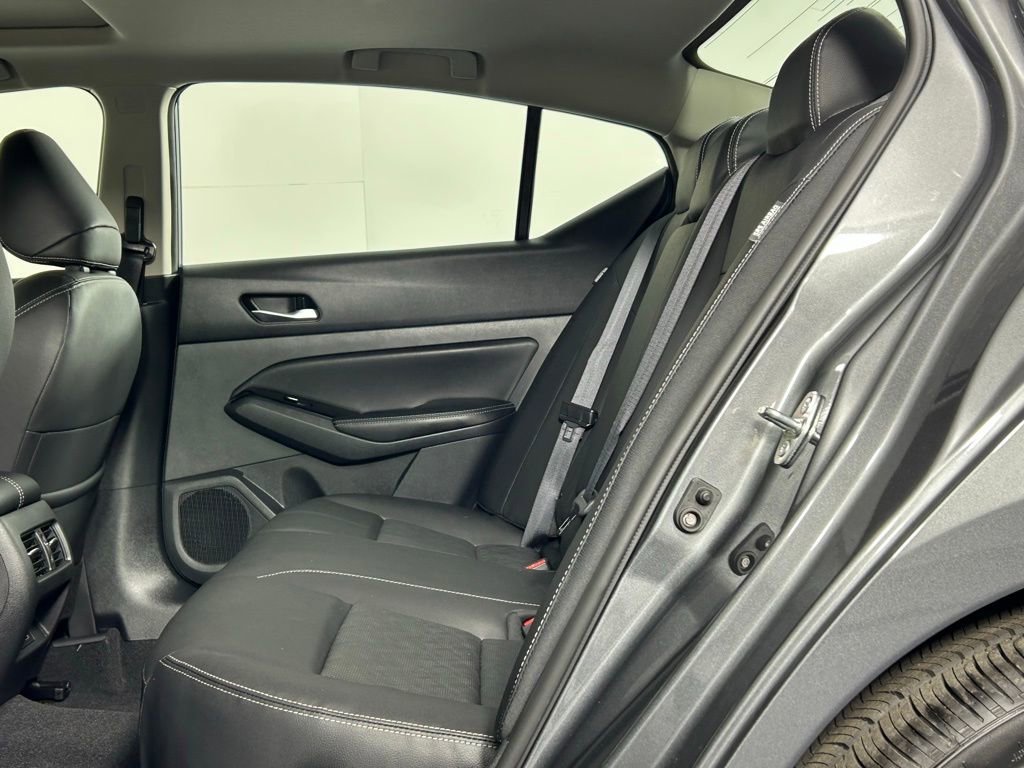 Used 2025 Nissan Altima 2.5 SL FWD image 14