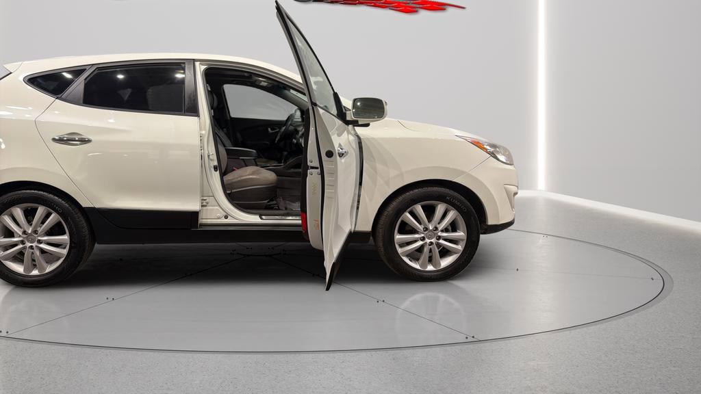 Used 2013 Hyundai Tucson Limited w/ Premium Pkg image 16