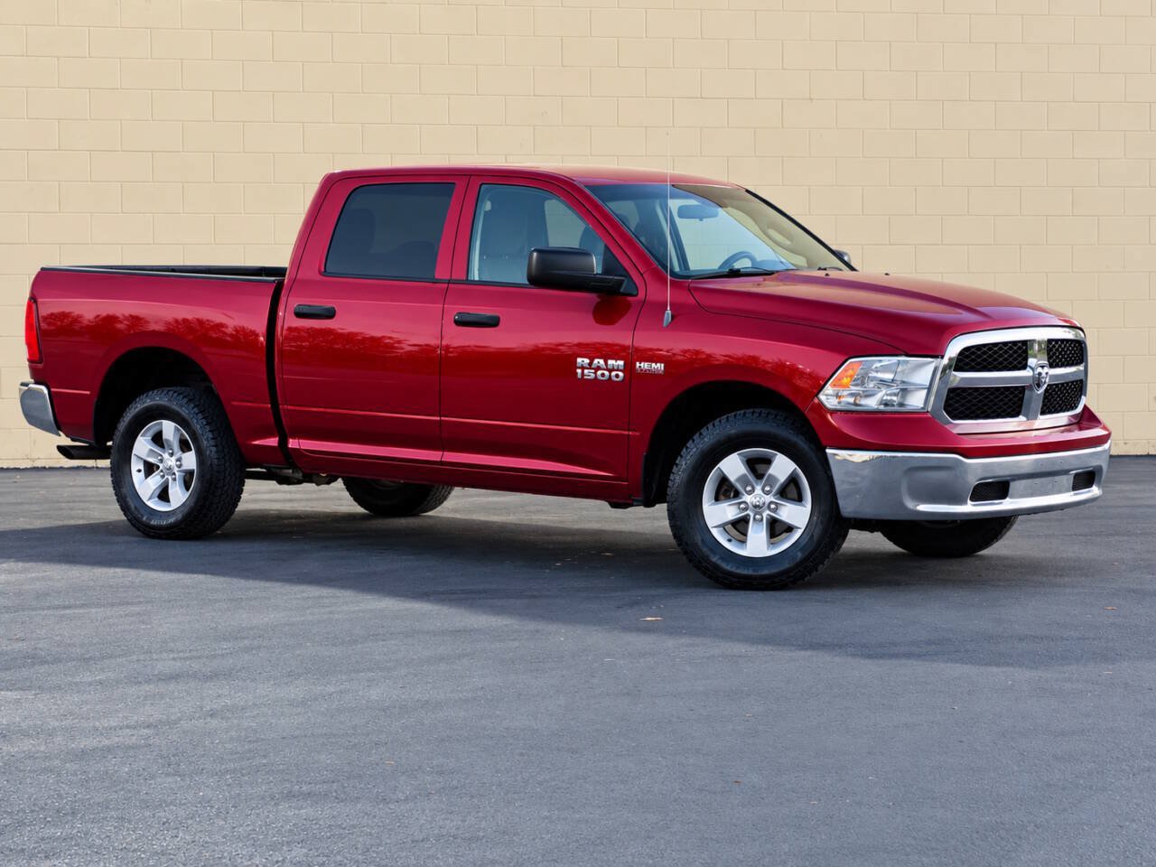 Used 2014 RAM 1500 ST w/ SXT Appearance Group AWD/4WD image 2