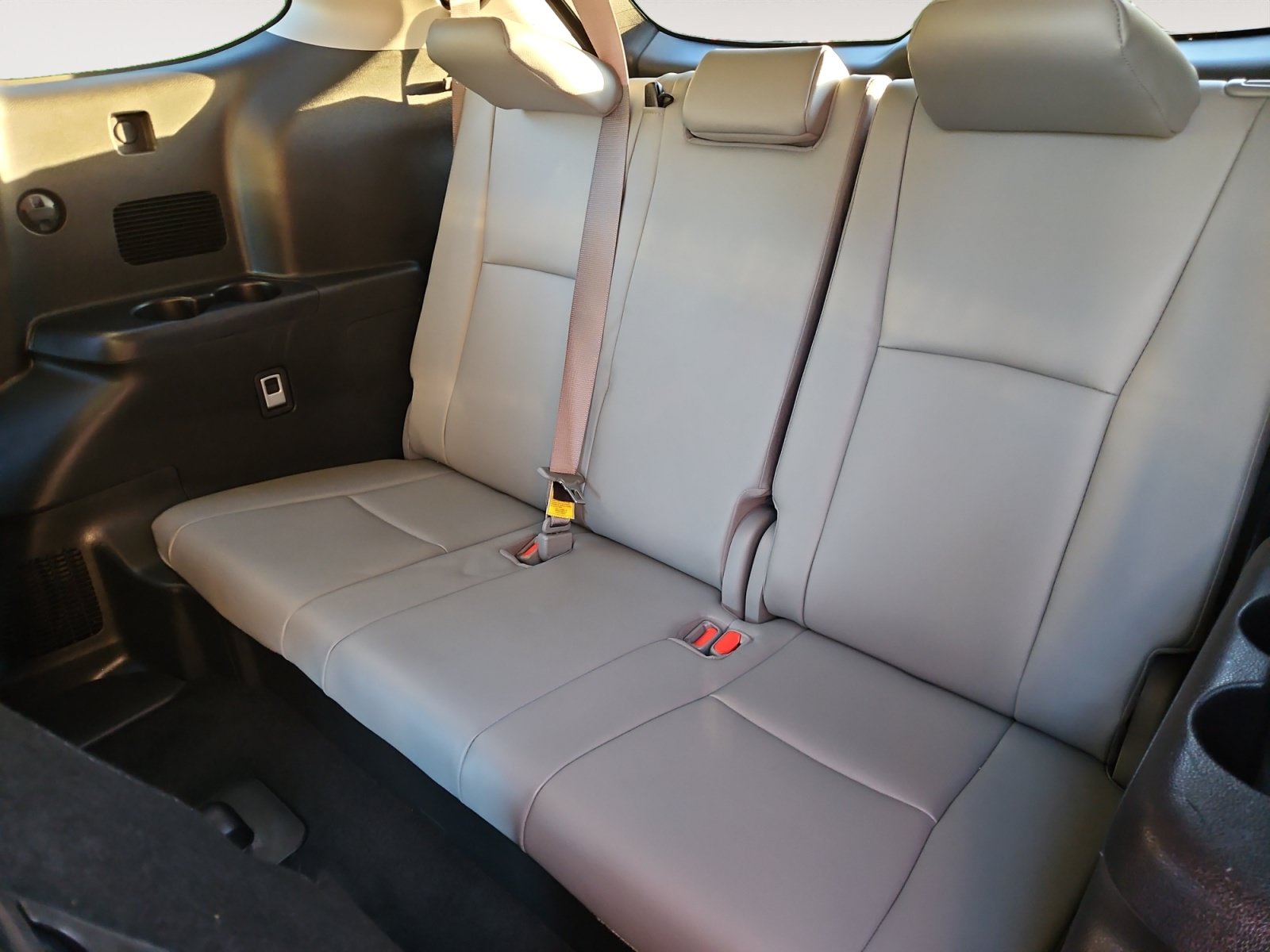 Used 2022 Toyota Highlander XLE AWD/4WD image 15