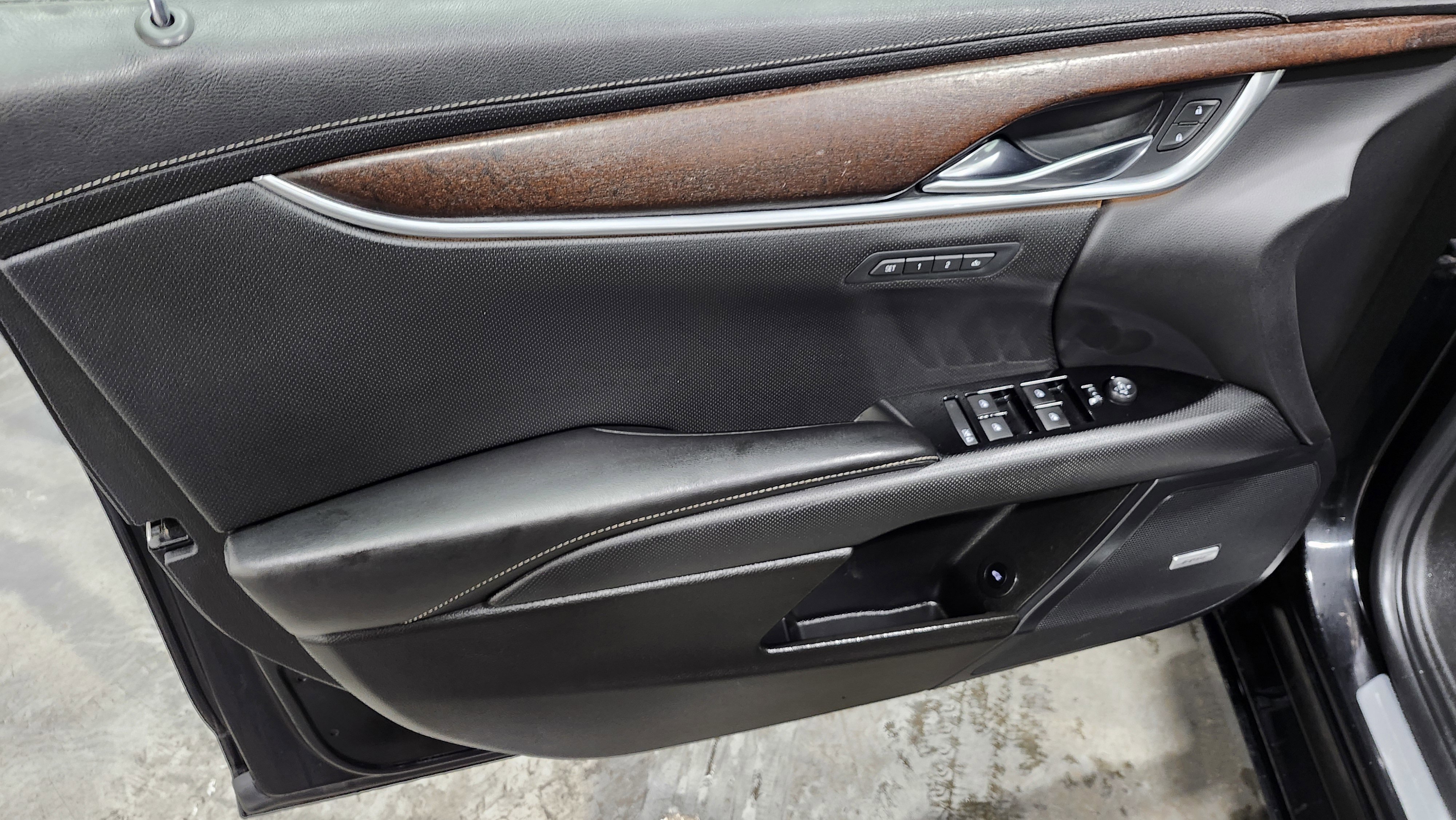 Used 2019 Cadillac XTS Luxury image 23