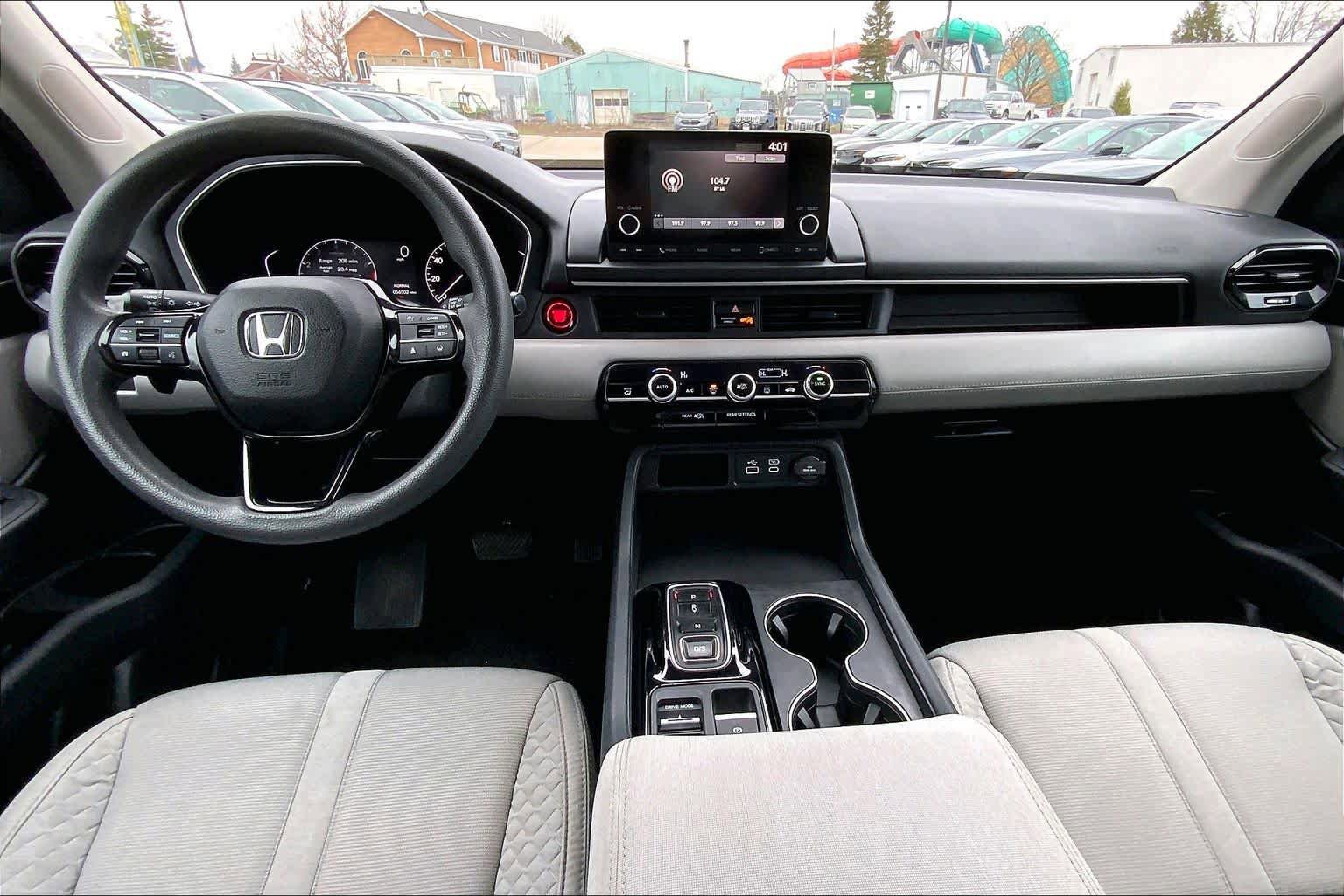 Used 2023 Honda Pilot LX image 16