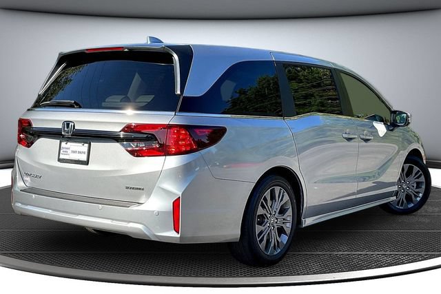 Used 2025 Honda Odyssey Touring image 5