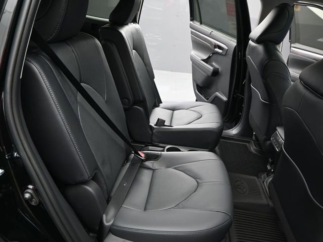 New 2026 Toyota Highlander Limited image 16