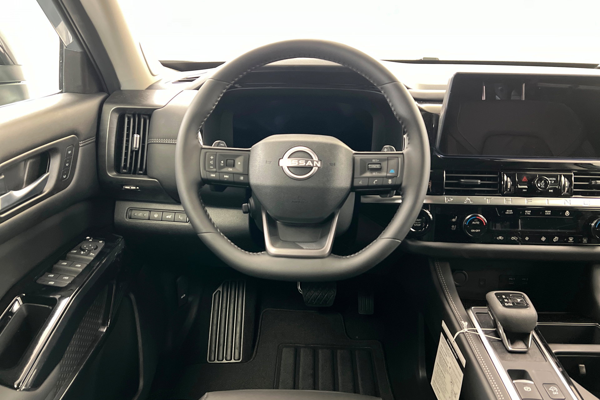 New 2026 Nissan Pathfinder Platinum image 12