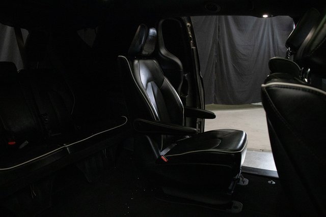 Used 2019 Chrysler Pacifica Limited w/ Advanced Safetytec Group image 17