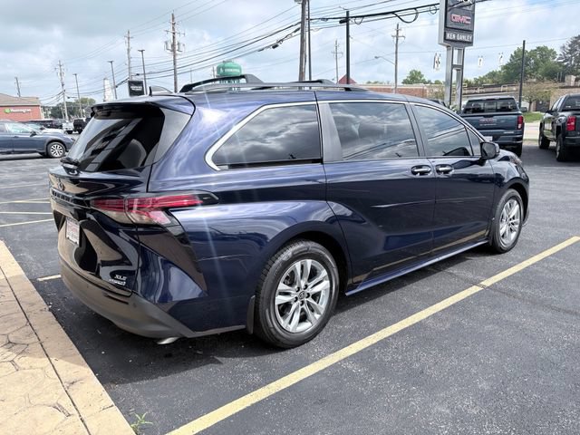 Used 2022 Toyota Sienna XLE w/ XLE Plus Package AWD/4WD image 7