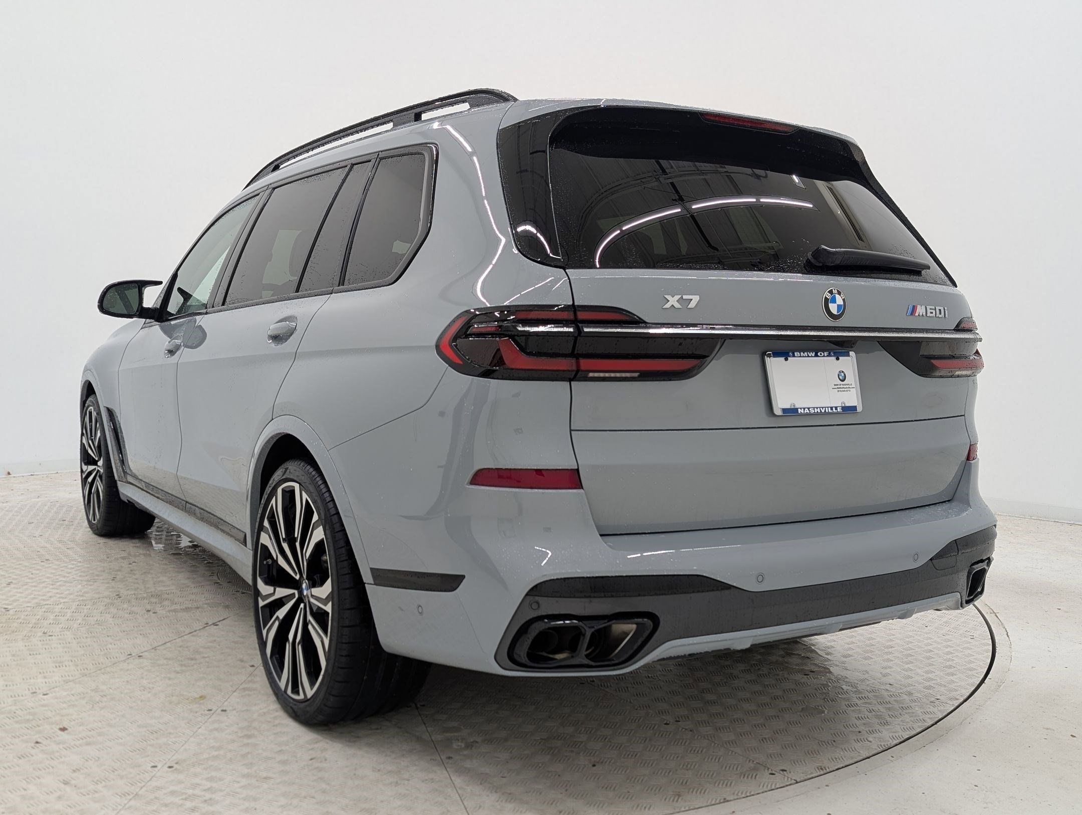 Used 2023 BMW X7 M60i w/ Executive Package image 3