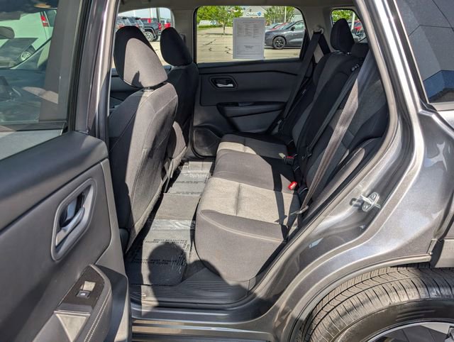 Used 2024 Nissan Rogue SV image 12