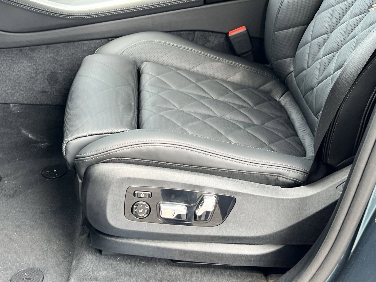 New 2026 BMW X5 xDrive40i w/ Climate Comfort Package image 11