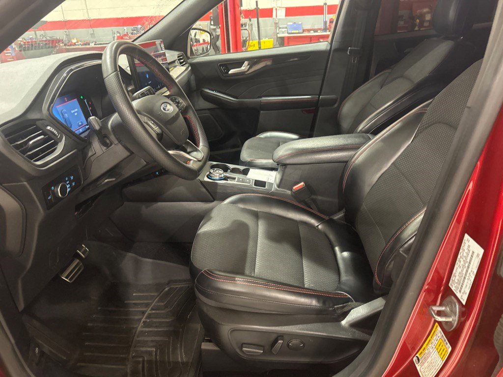 Used 2023 Ford Escape ST-Line w/ Tech Pack #1 FWD image 5