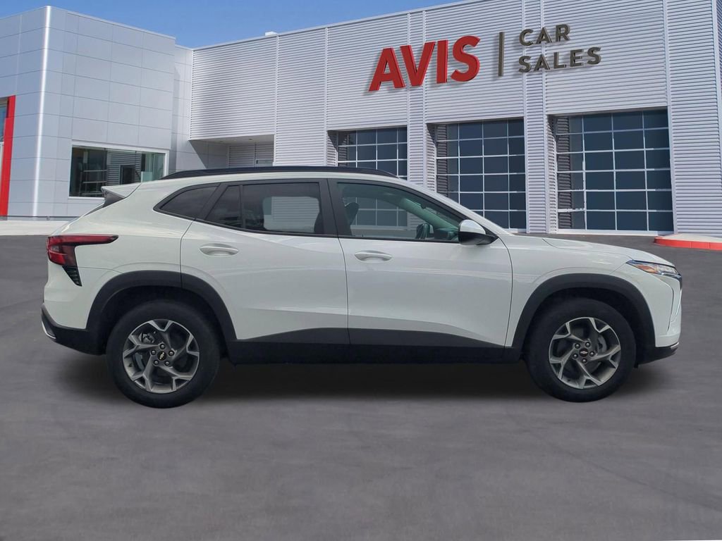 Used 2025 Chevrolet Trax LT w/ LT Convenience Package FWD image 5