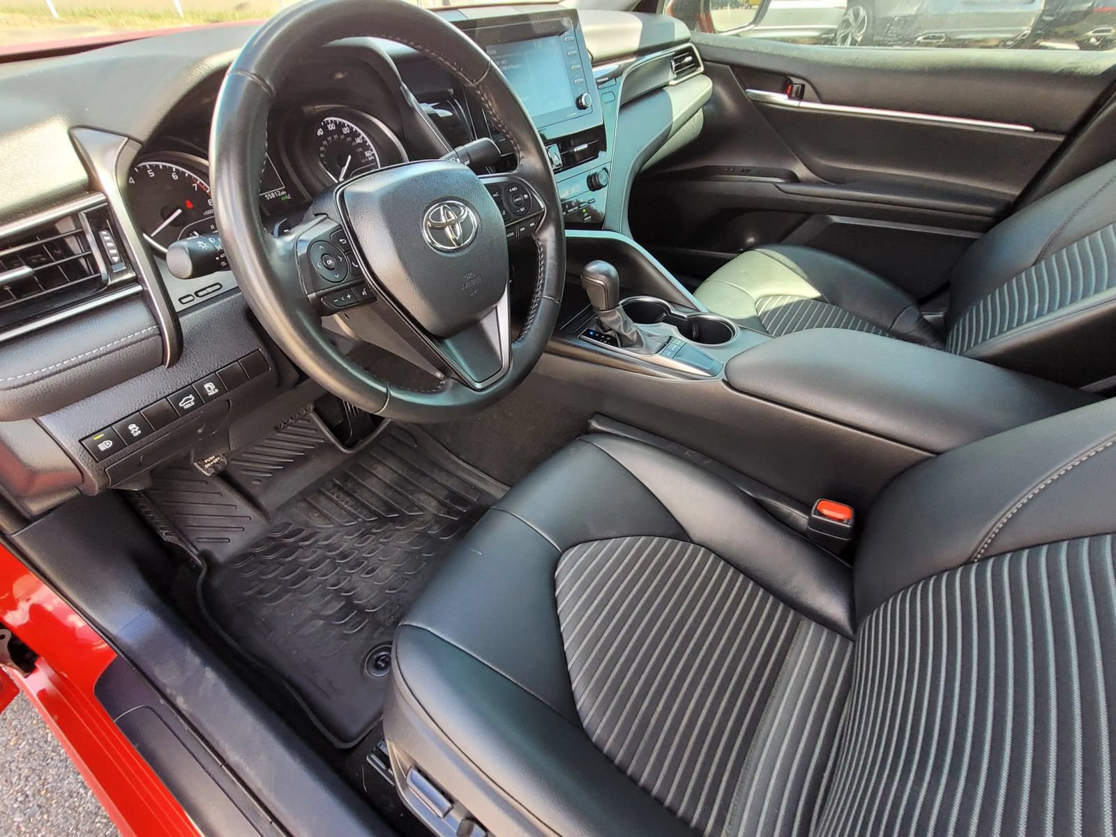 Used 2024 Toyota Camry SE w/ Convenience Package FWD image 22