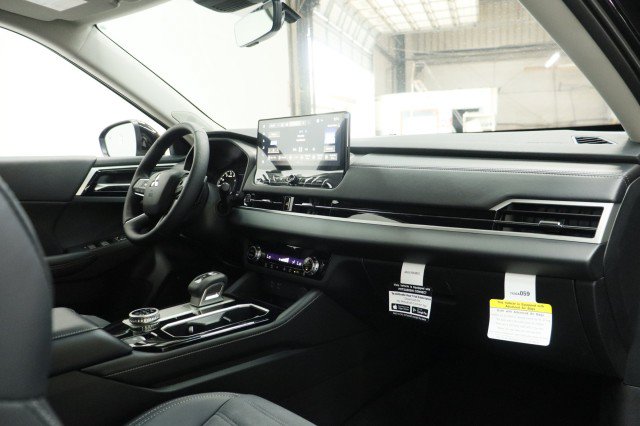New 2026 Mitsubishi Outlander SE FWD image 16
