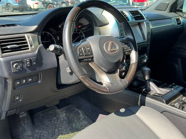 Used 2020 Lexus GX 460 Premium w/ Premium Package image 4