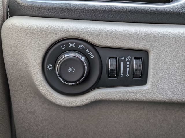 Used 2023 Chrysler Pacifica Limited FWD image 26