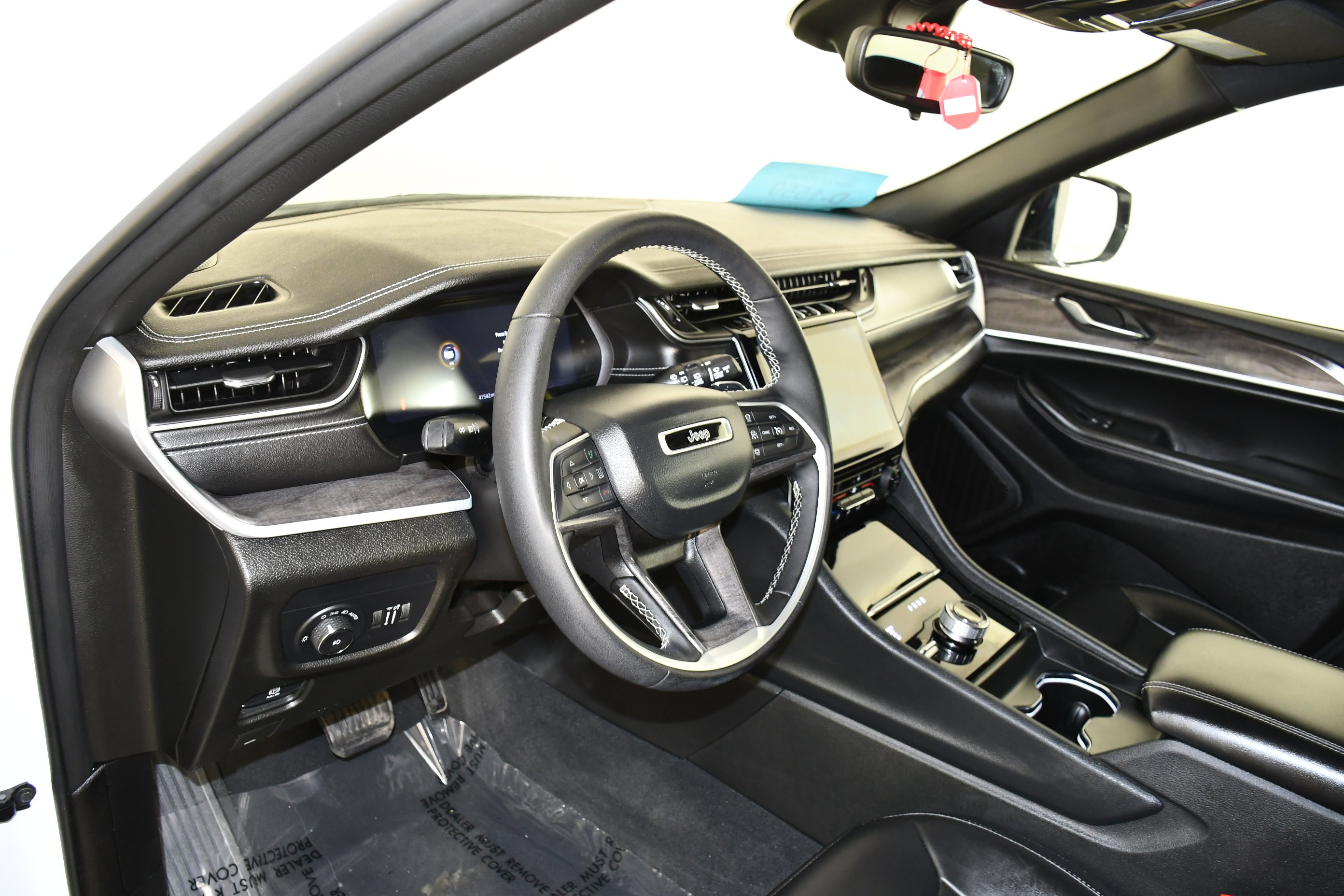 Used 2024 Jeep Grand Cherokee Limited AWD/4WD image 39