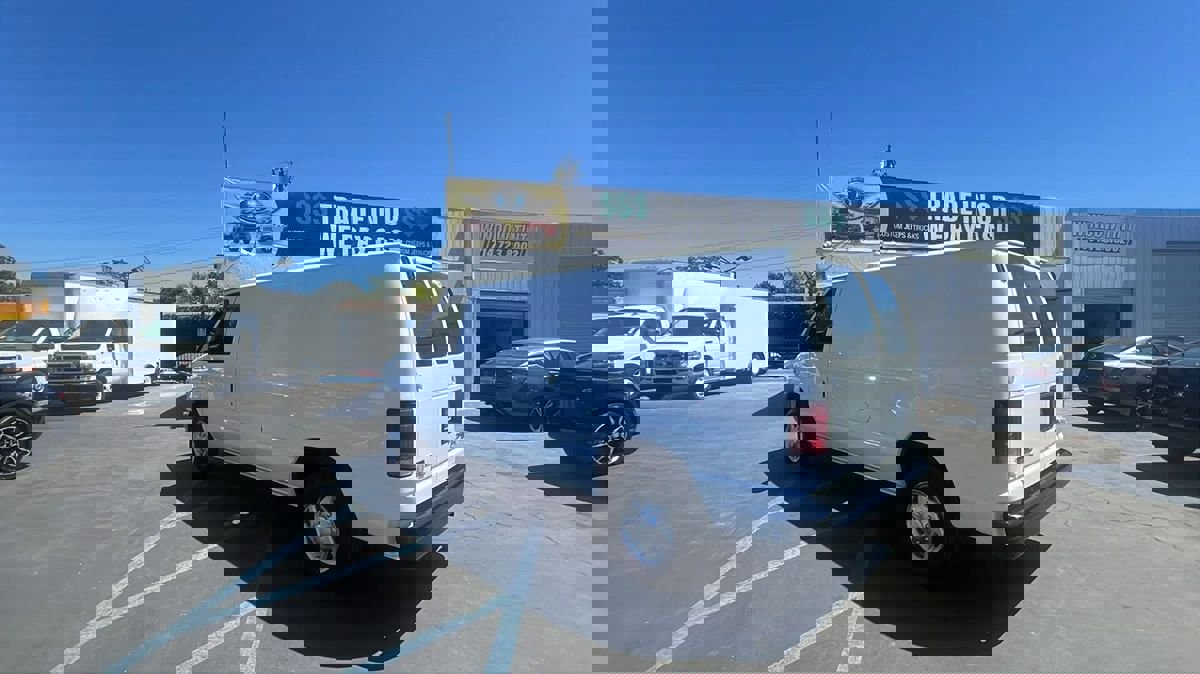 Used 2013 Ford E-150 and Econoline 150 image 3