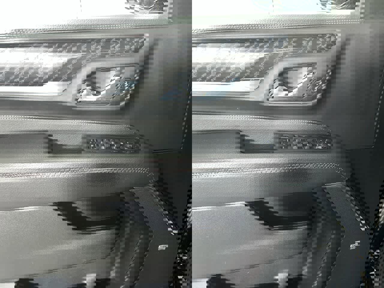 Used 2022 GMC Yukon Denali w/ Denali Ultimate Package image 13