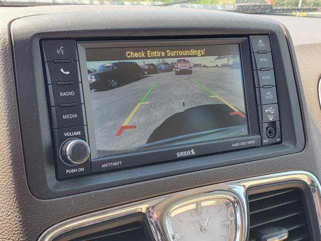 Used 2015 Chrysler Town & Country Touring FWD image 15