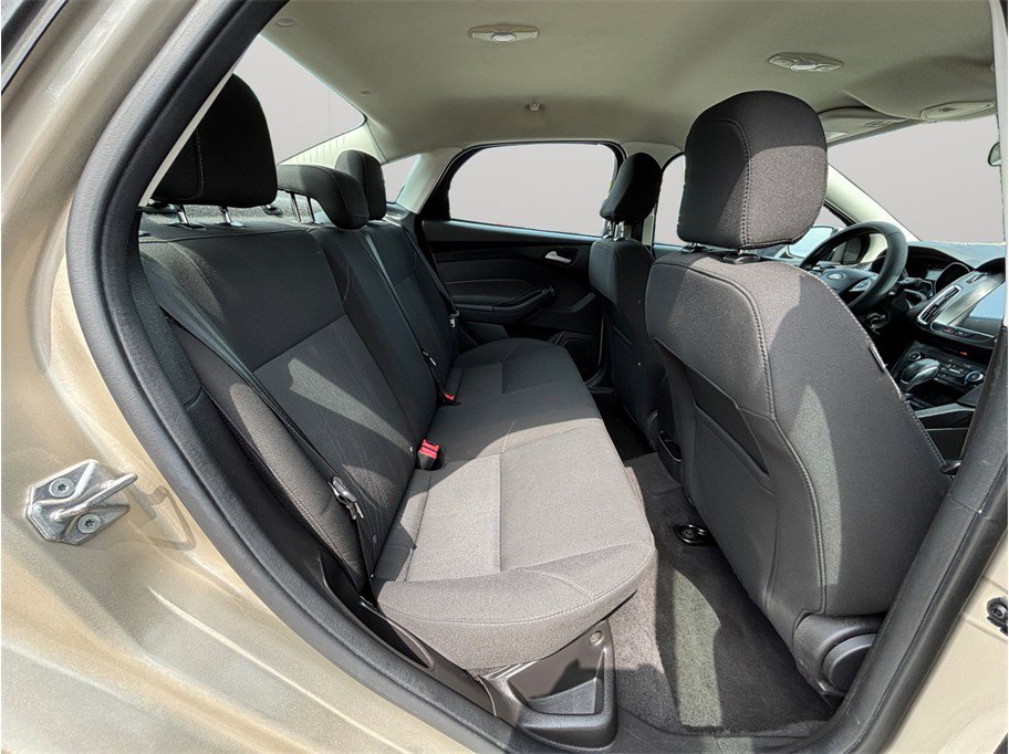 Used 2017 Ford Focus SE FWD image 29