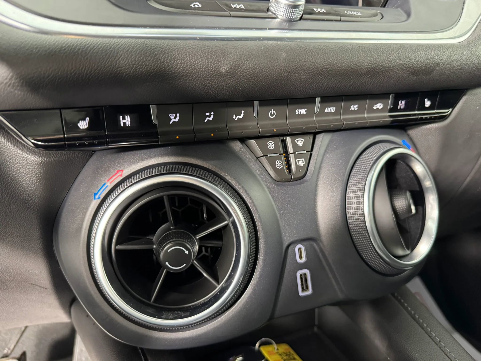 Used 2022 Chevrolet Blazer LT w/ Sound & Technology Package AWD/4WD image 13