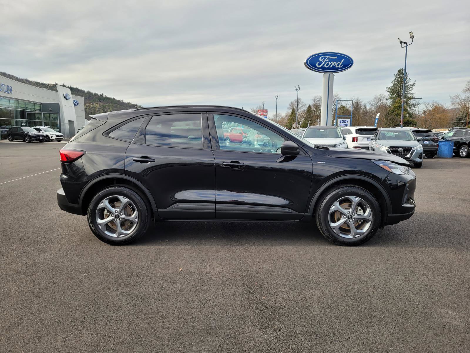 Used 2025 Ford Escape ST-Line AWD/4WD image 4