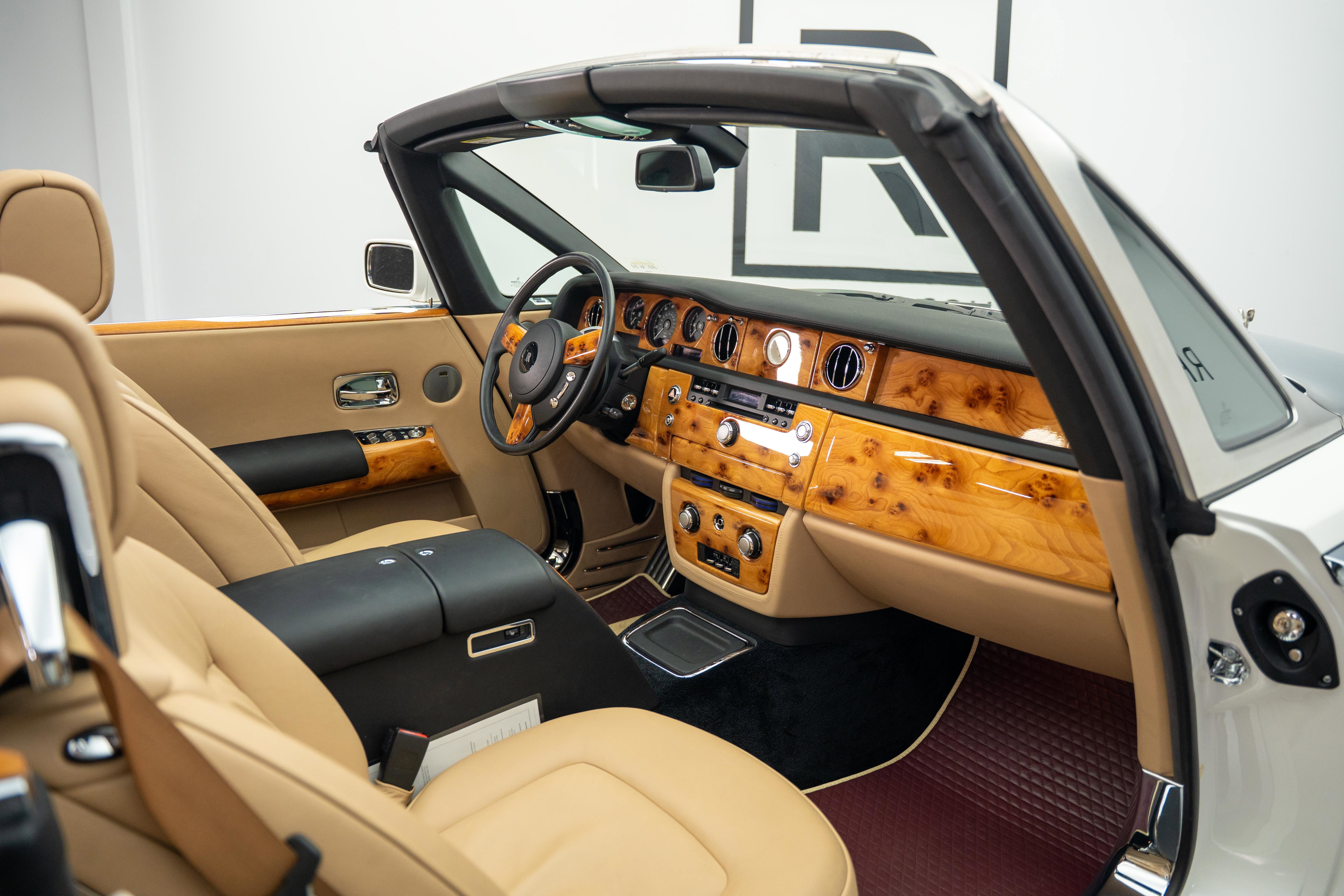Used 2009 Rolls-Royce Phantom Drophead Coupe RWD image 31