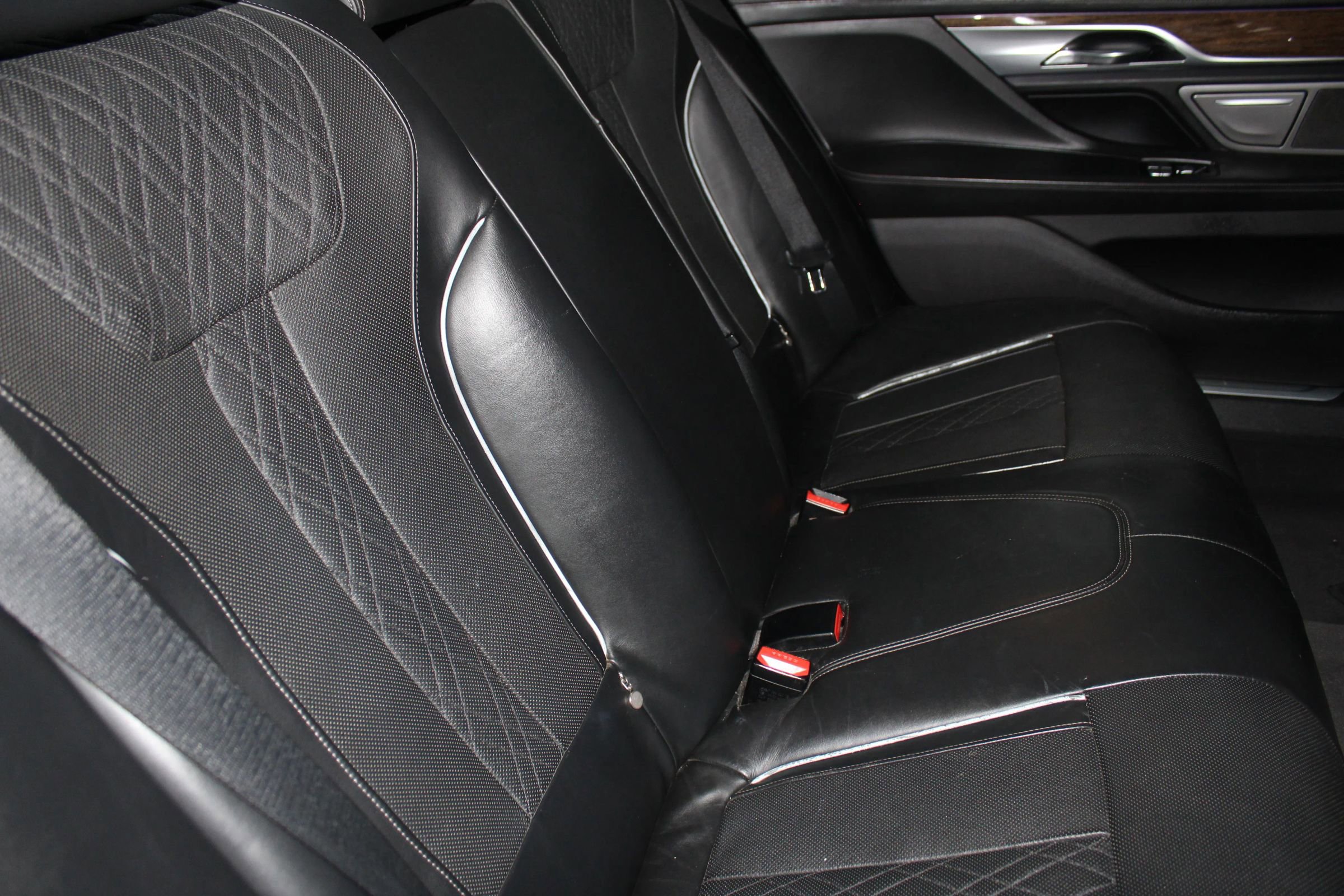 Used 2016 BMW 750i xDrive image 14