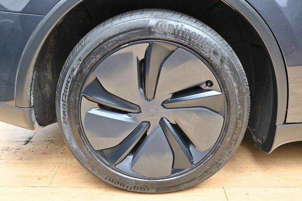 Used 2026 Tesla Model Y Long Range RWD image 12