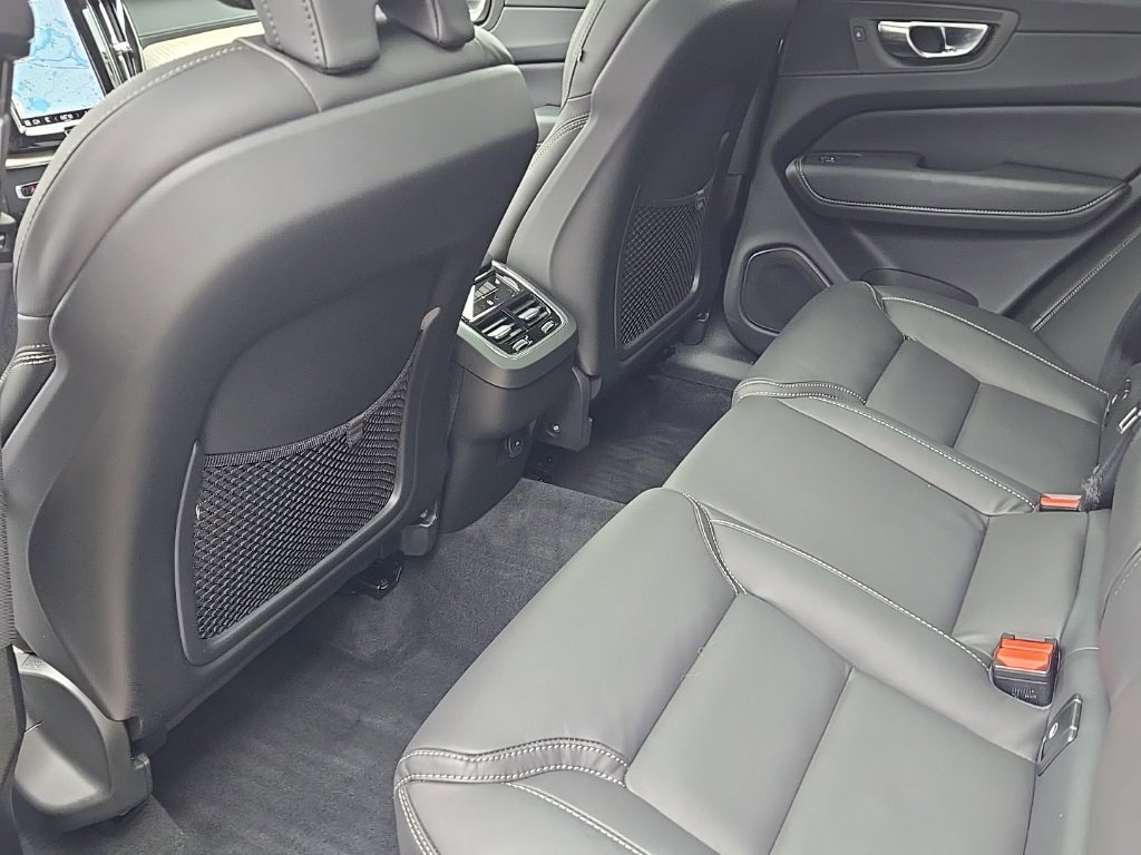 Certified 2022 Volvo XC60 B5 Inscription w/ Advanced Package image 9