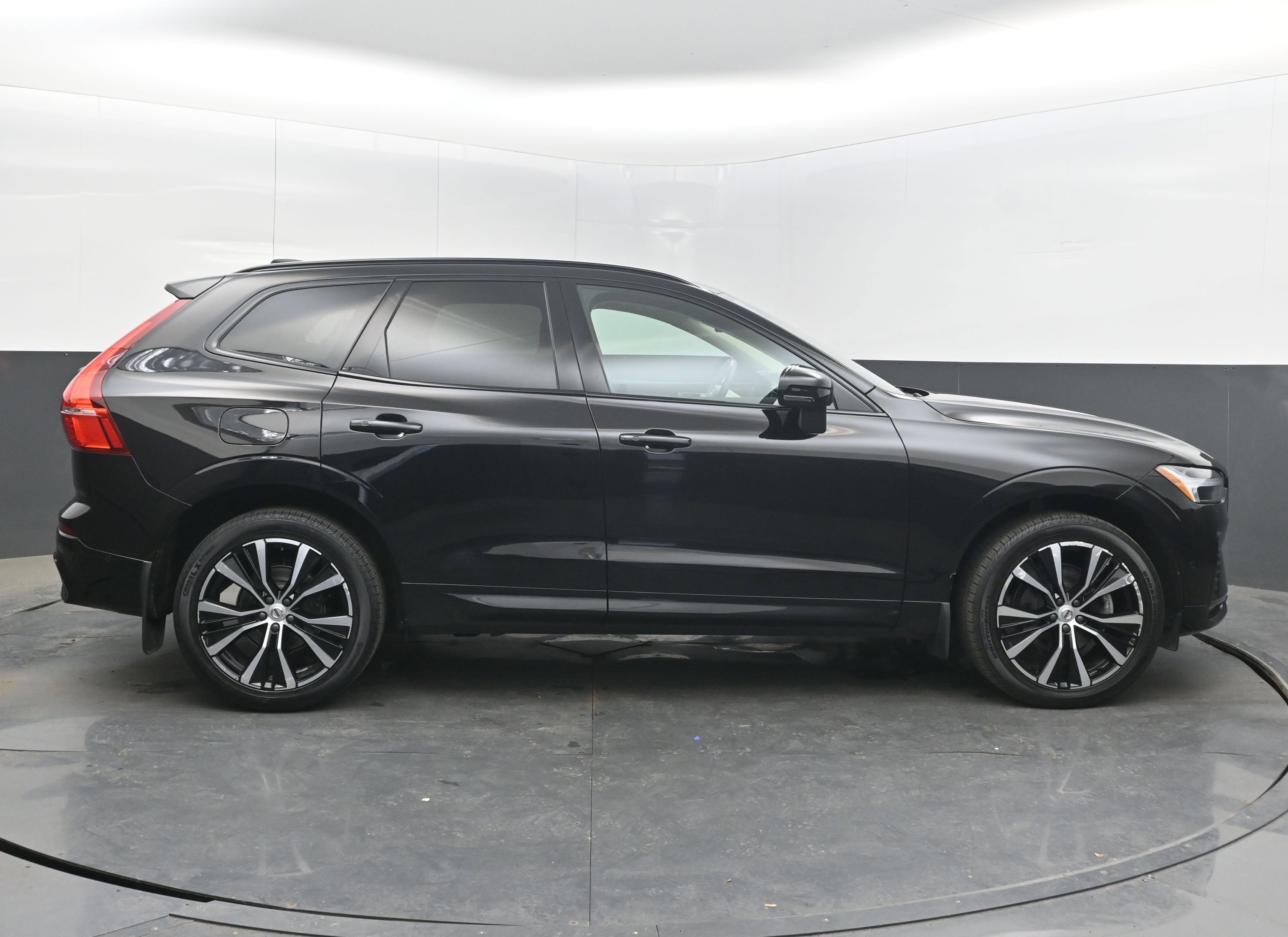 Used 2023 Volvo XC60 B5 Plus w/ Climate Package image 10