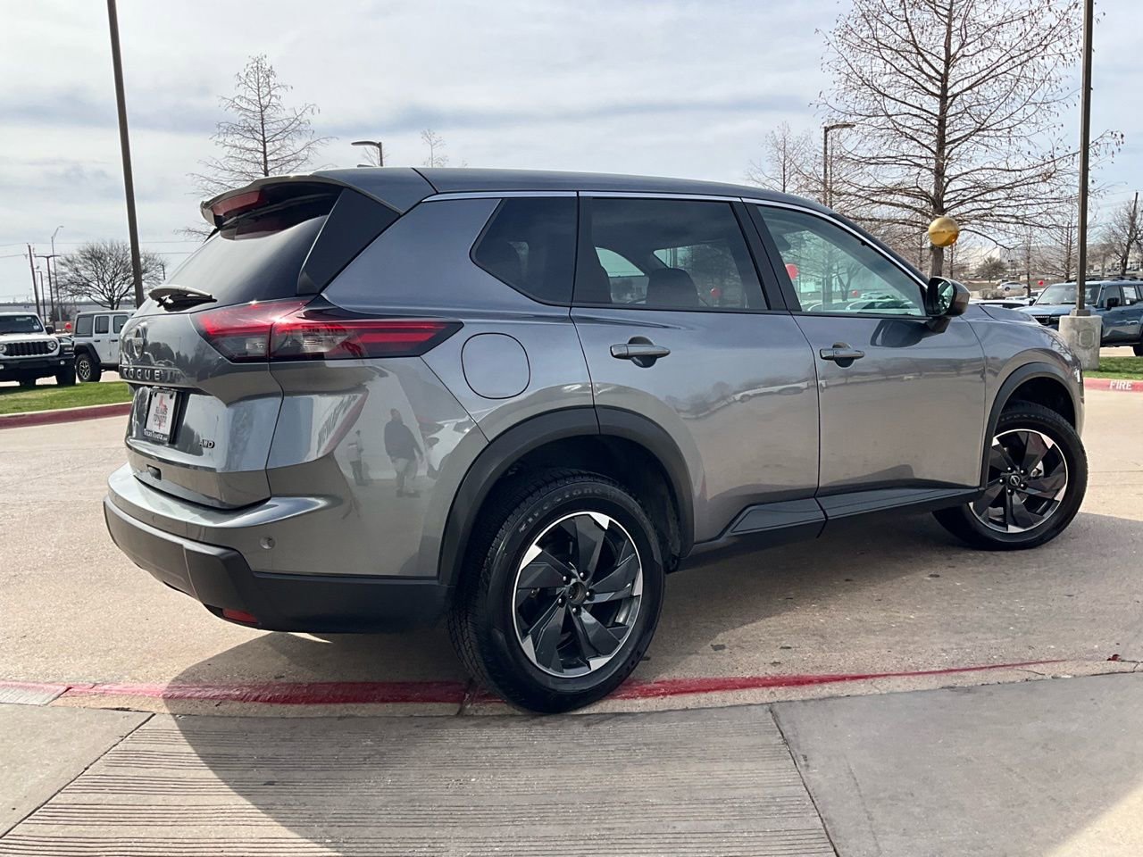 Used 2025 Nissan Rogue SV image 6