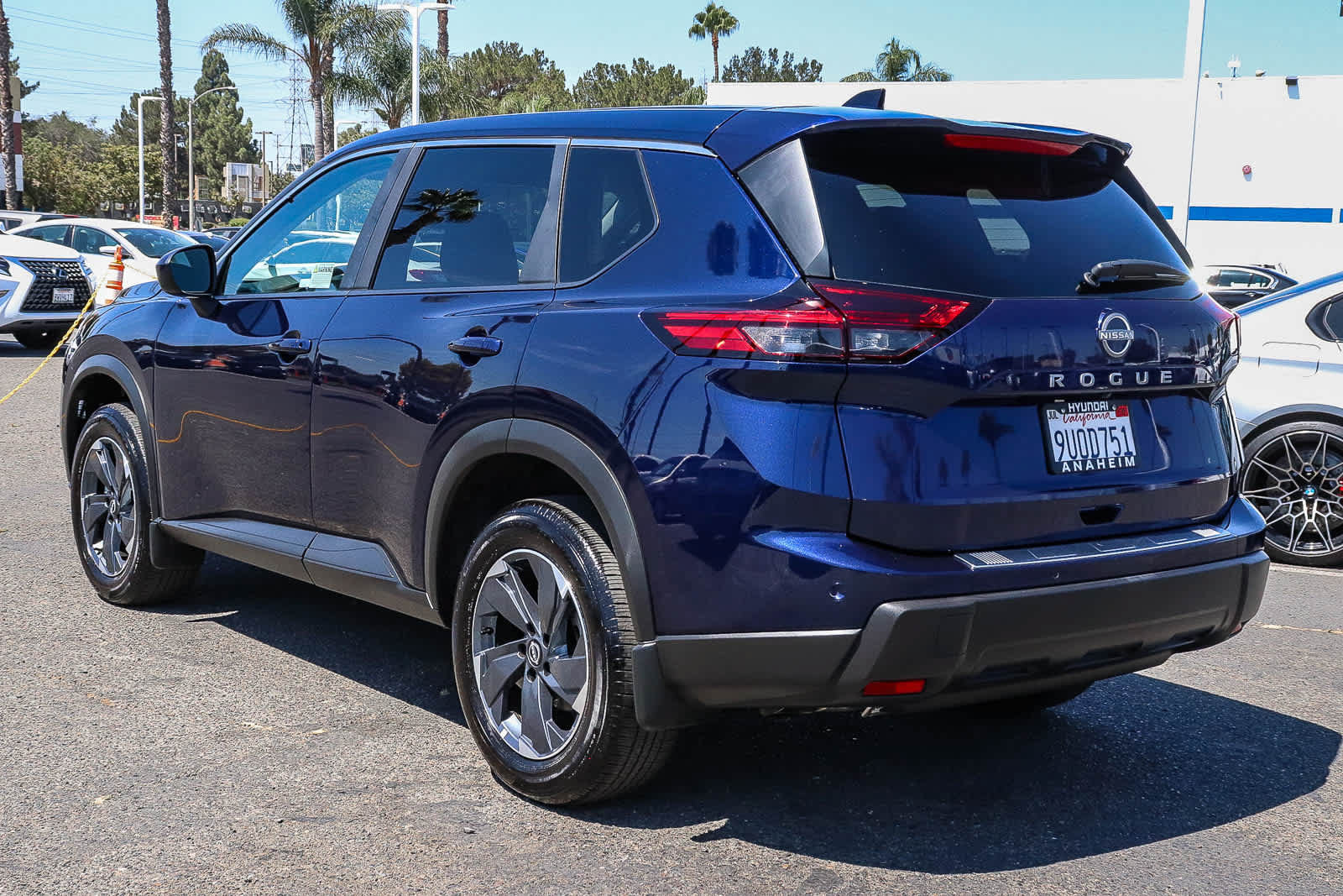 Used 2025 Nissan Rogue SV FWD image 9